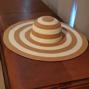 Wide brim floppy sun hat